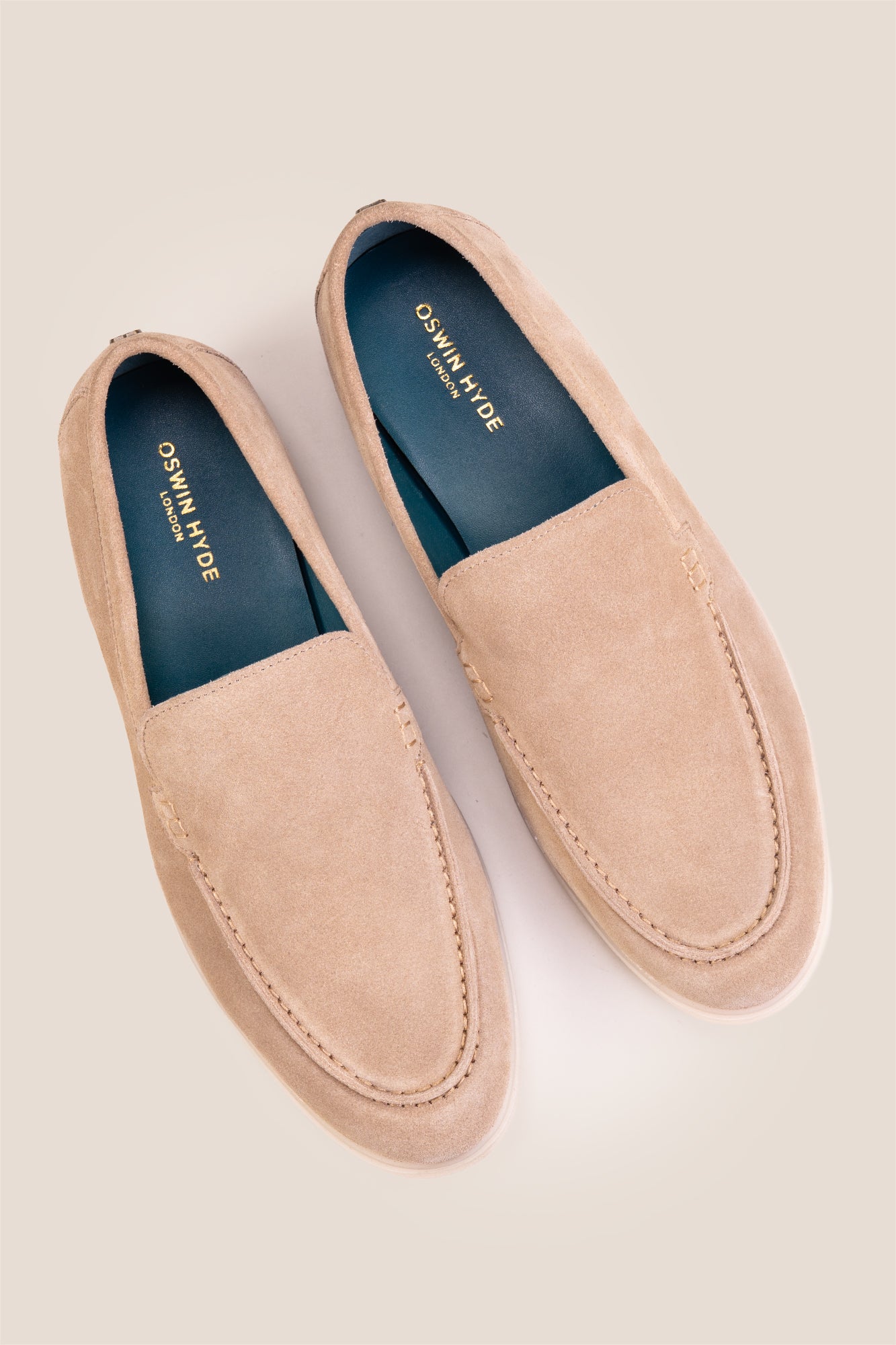 Morgan Sand Suede. These premium men’s suede loafers are a summer essential for casual and smart-casual looks. Discover comfort and timeless style today.