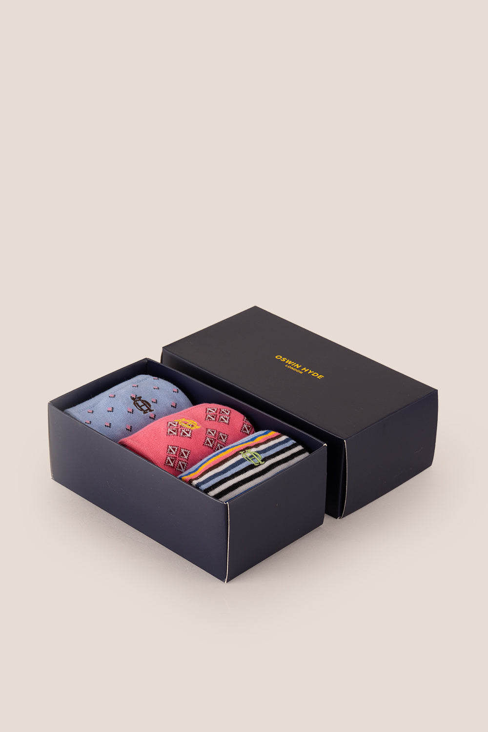 Oswin Hyde Bank three pairs of premium socks for men, offering comfort and luxury for everyday wear.