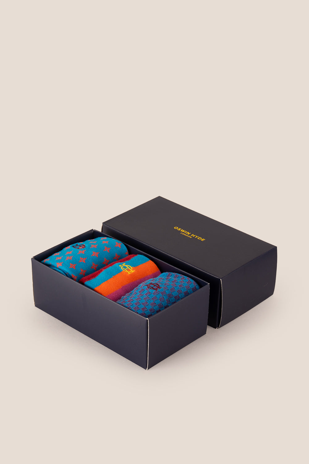 Oswin Hyde City three pairs of high-quality cotton socks for men, featuring unique prints and style.