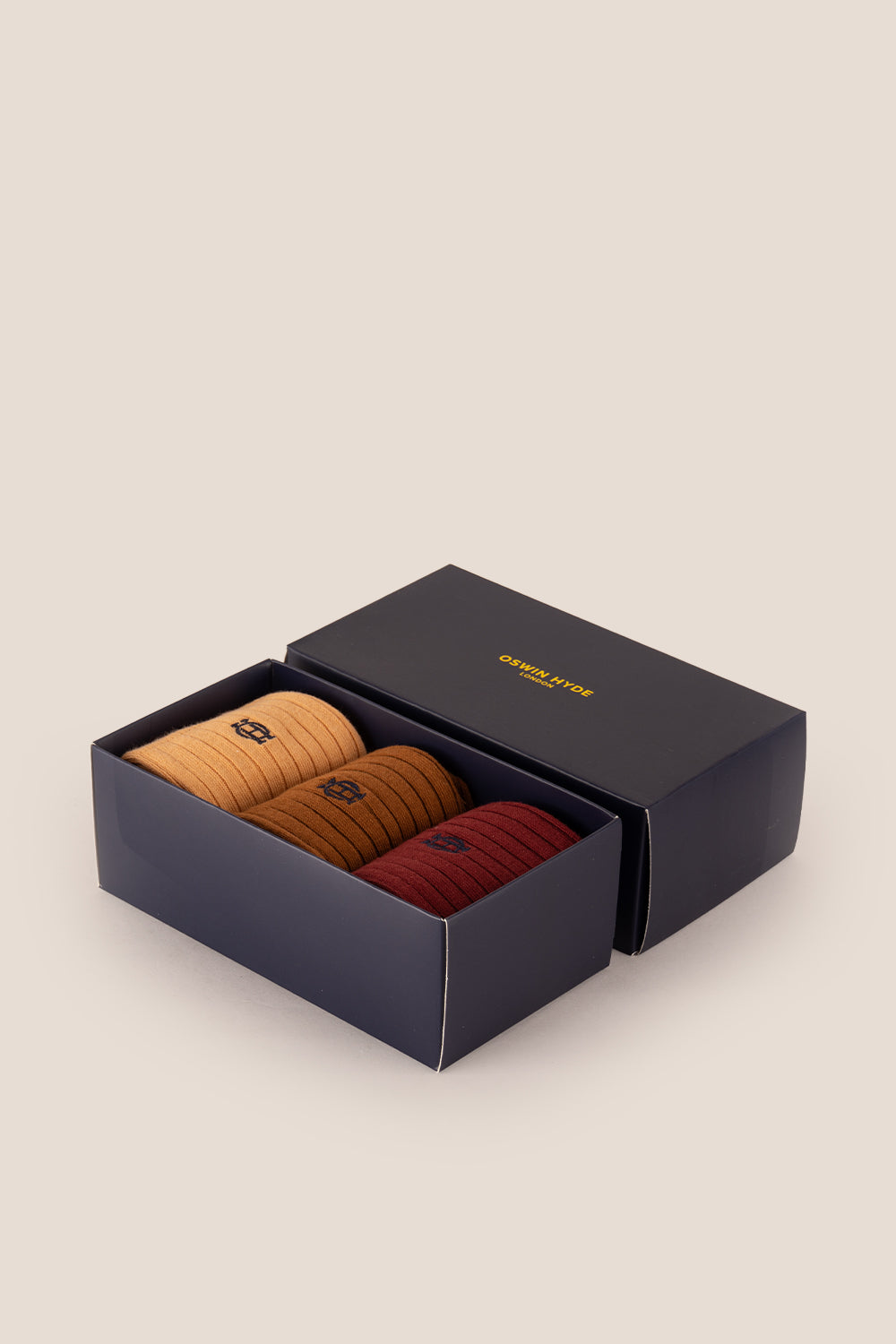 Oswin Hyde Earth three pack socks for men, offering comfort and style for every occasion.