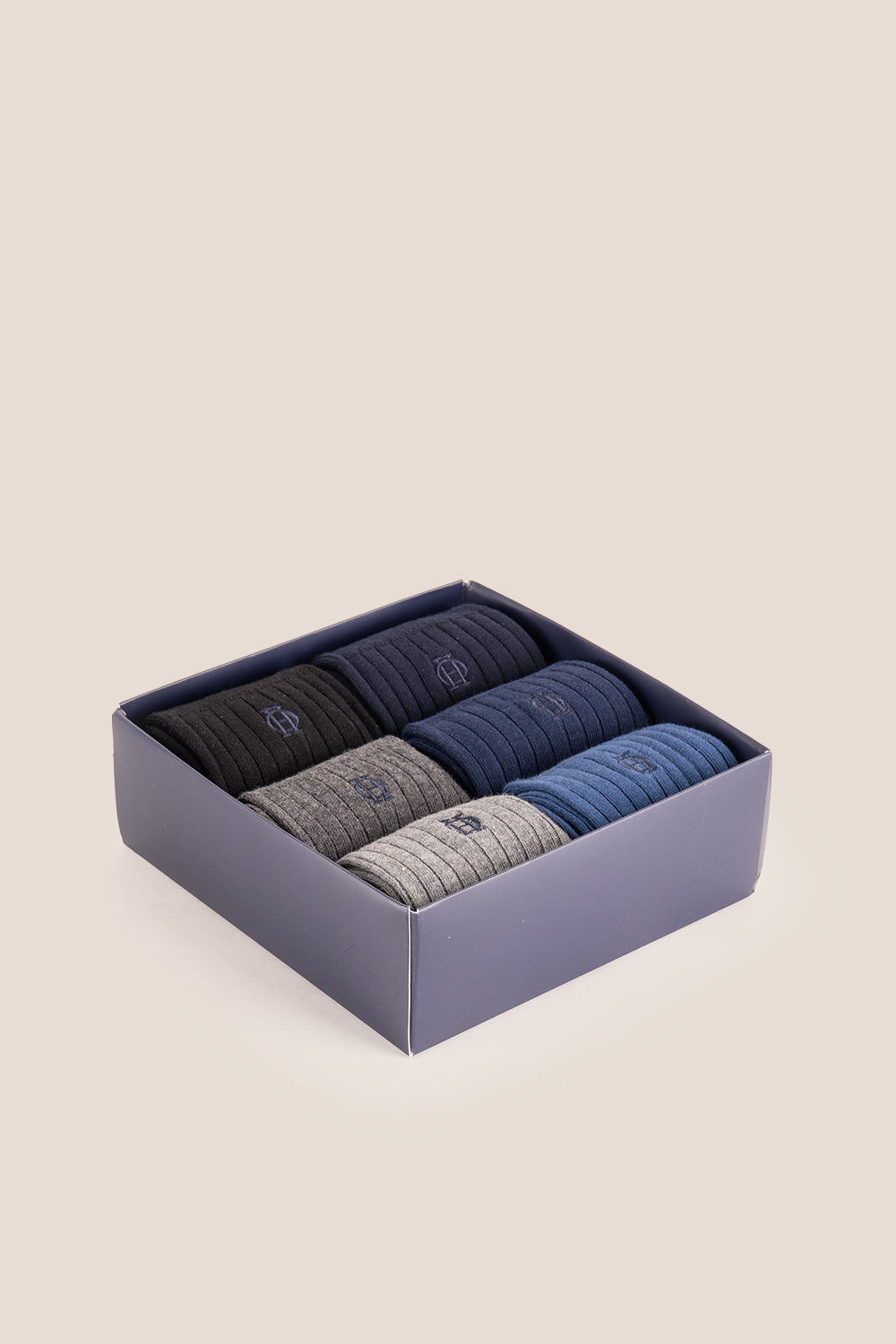 Oswin Hyde Classic six pairs of premium socks for men, featuring timeless block colours and lasting comfort.