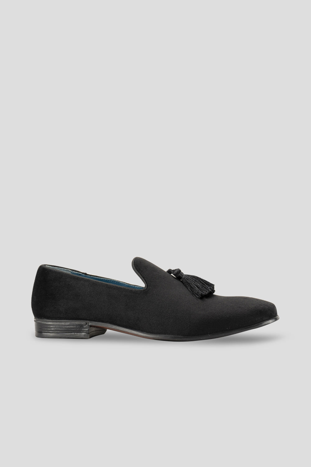 Jacob black velvet smoking slippers for men with tassels, ideal for formal occasions and elegant eveningwear.