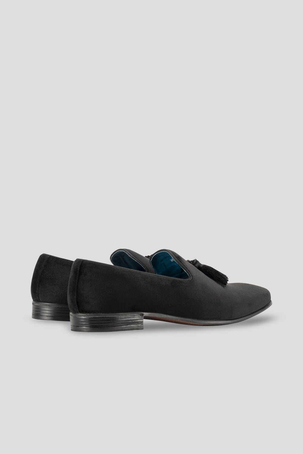 Jacob black velvet smoking slippers for men with tassels, ideal for formal occasions and elegant eveningwear.