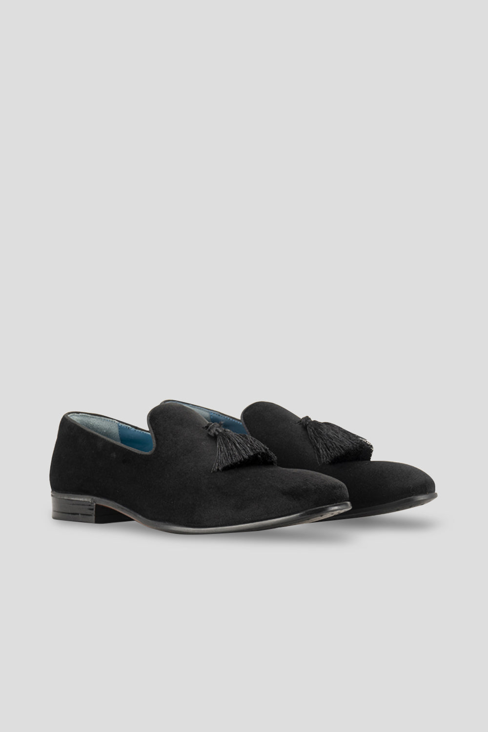 Jacob black velvet smoking slippers for men with tassels, ideal for formal occasions and elegant eveningwear.