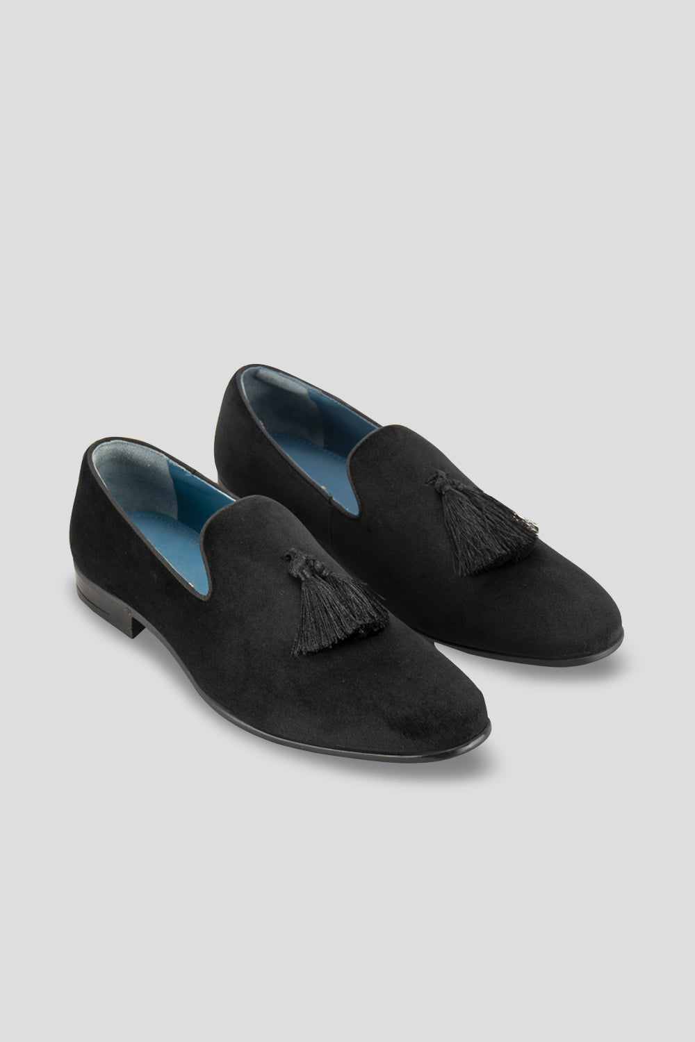 Jacob black velvet smoking slippers for men with tassels, ideal for formal occasions and elegant eveningwear.