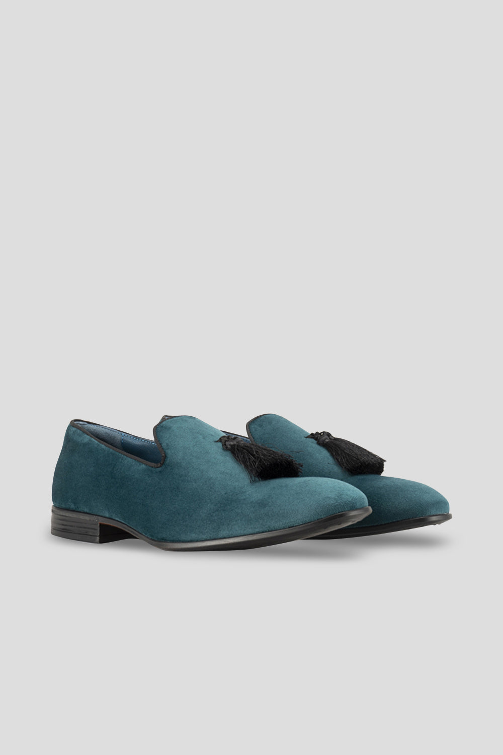 Jacob green velvet smoking slippers for men with tassel detail, combining elegance and comfort for stylish formal or evening wear.
