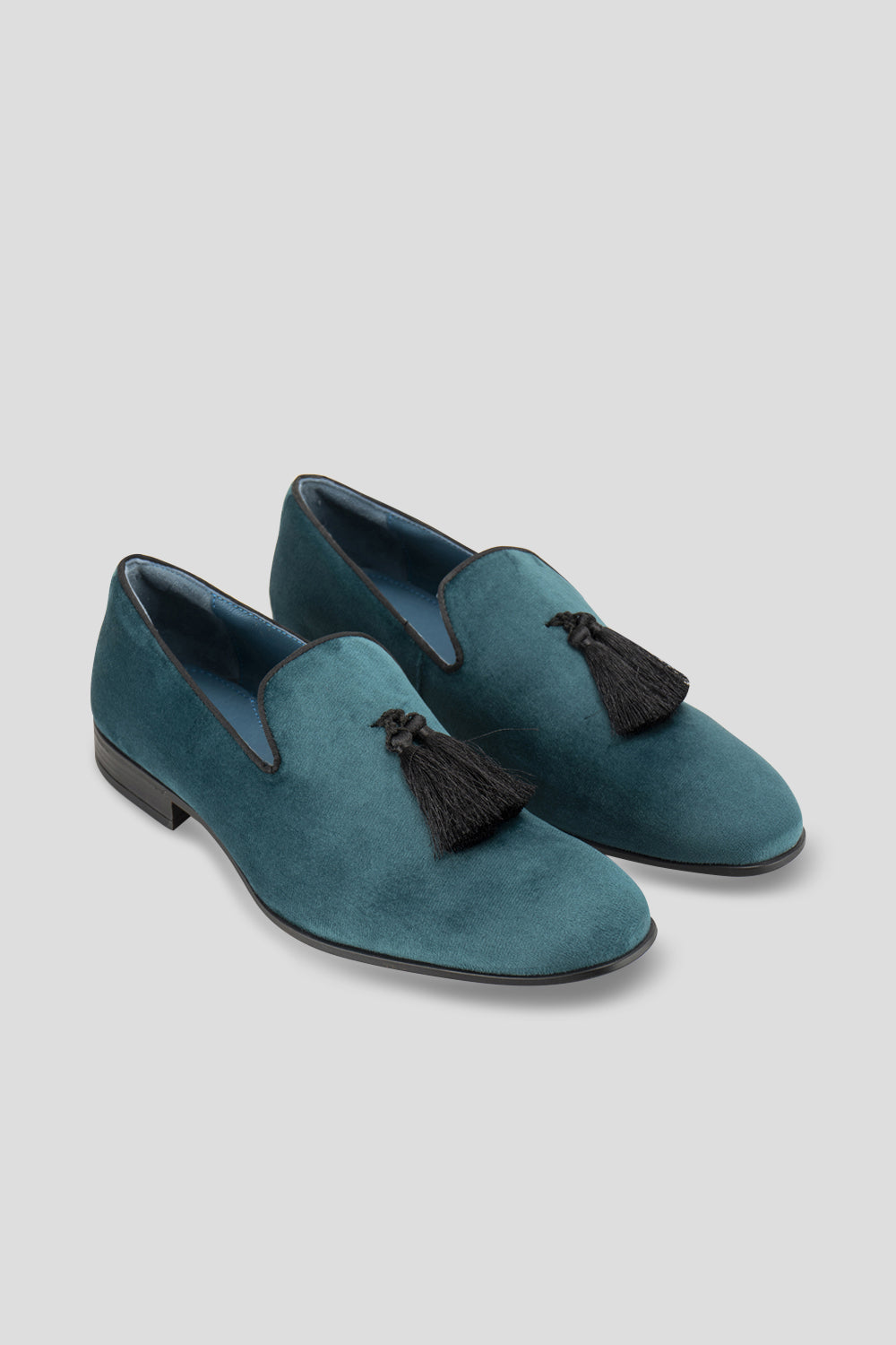 Jacob green velvet smoking slippers for men with tassel detail, combining elegance and comfort for stylish formal or evening wear.