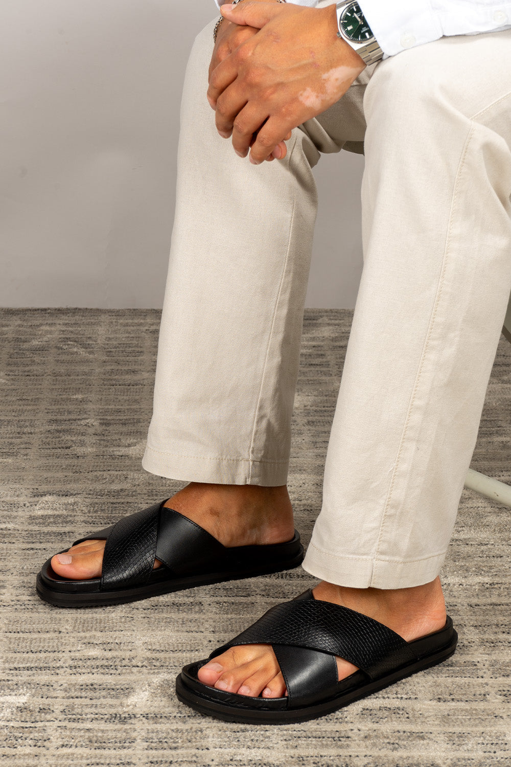 Oswin Hyde: Leather Sandals vs Loafers – What Should You Wear This Summer?