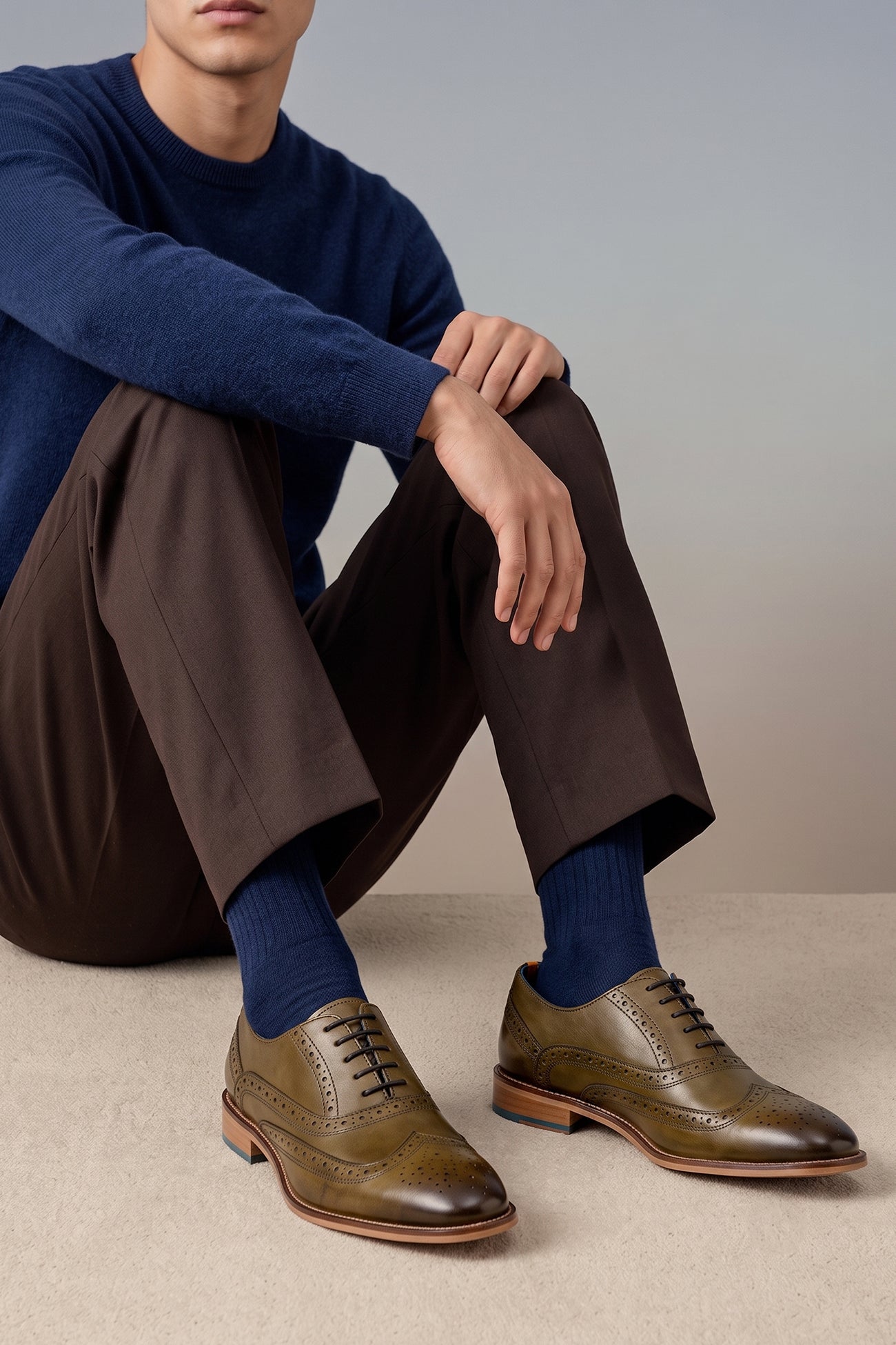 Model wearing Winston men’s Oxford brogue shoes in green leather with wingtip detail, perforated accents, and a classic lace-up silhouette—crafted for formal distinction.
