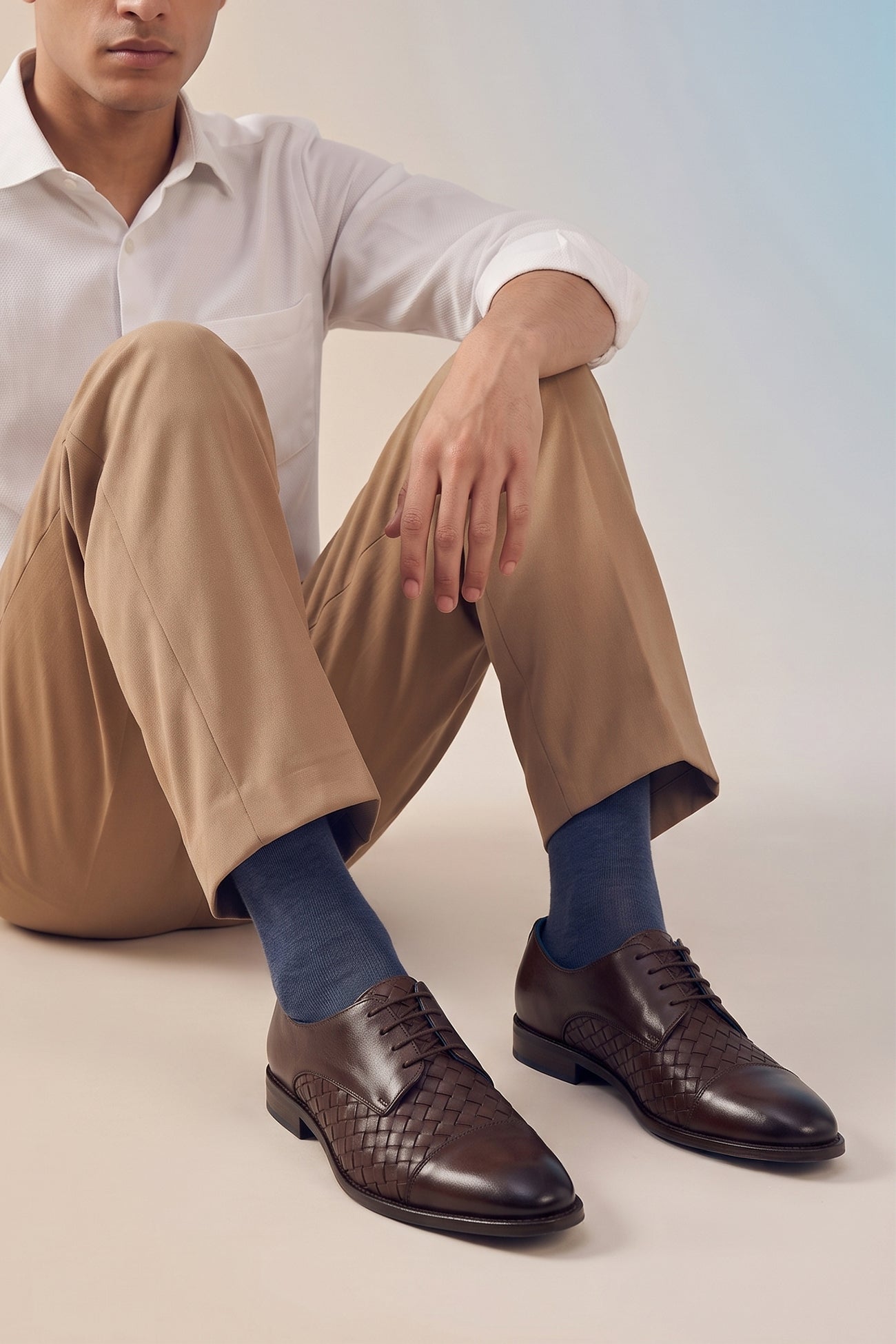 Model wearing Men’s Heath brown leather woven derby lace-up shoes featuring a plain eyelet panel and capped toe, crafted from premium leather.