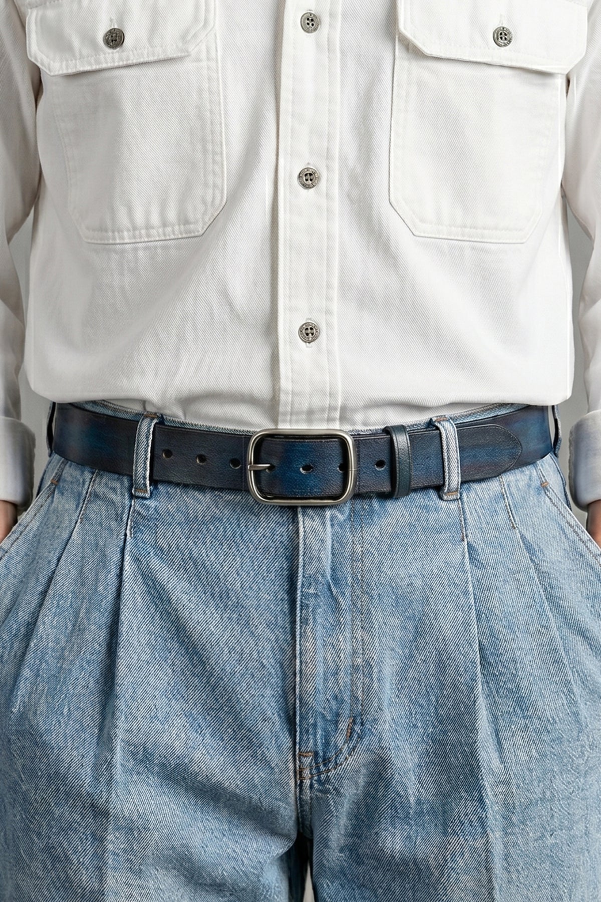 Hunter Navy leather men’s belt featuring a classic pin buckle, ideal for elevating both casual and formal outfits.