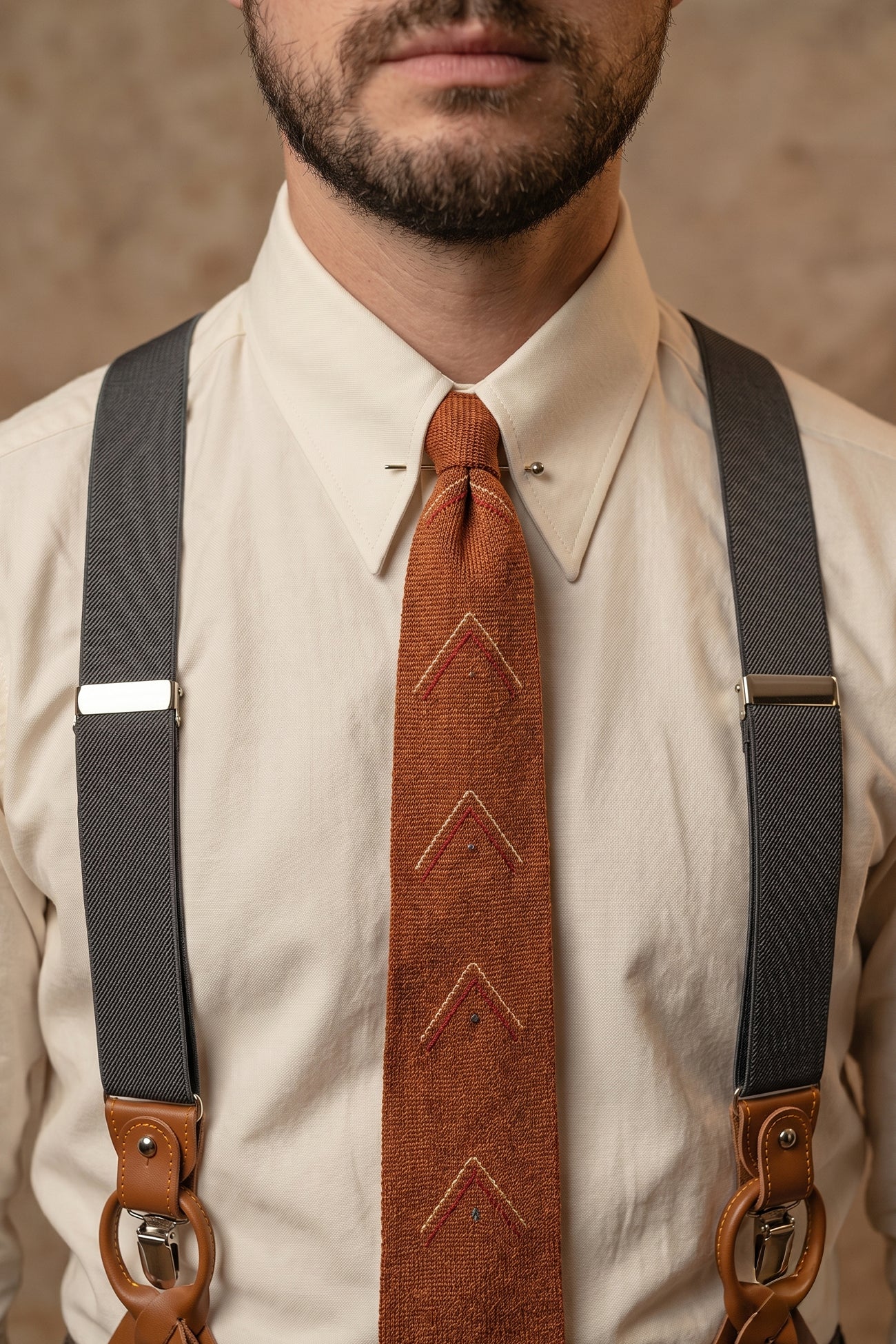 Men’s grey combination braces suspenders with leather accents, adjustable straps and secure metal clips, perfect for weddings, business or casual wear.