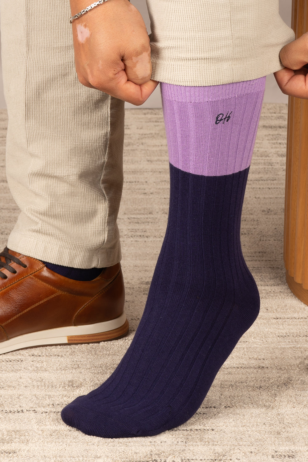 Oswin Hyde Dare To Try men’s cotton socks in a six-pack. These luxury socks offer comfort, style, and a bold design for everyday wear.