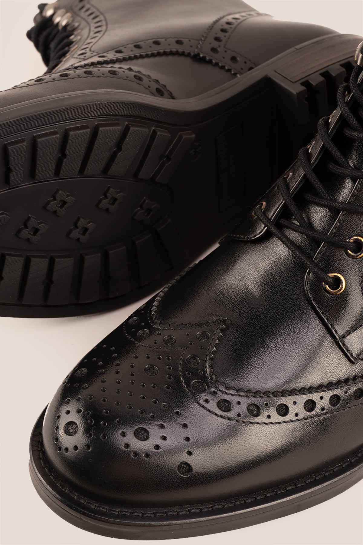 Gregory black leather lace-up boots for men featuring a classic wing cap brogue design with refined stitching and polished finish