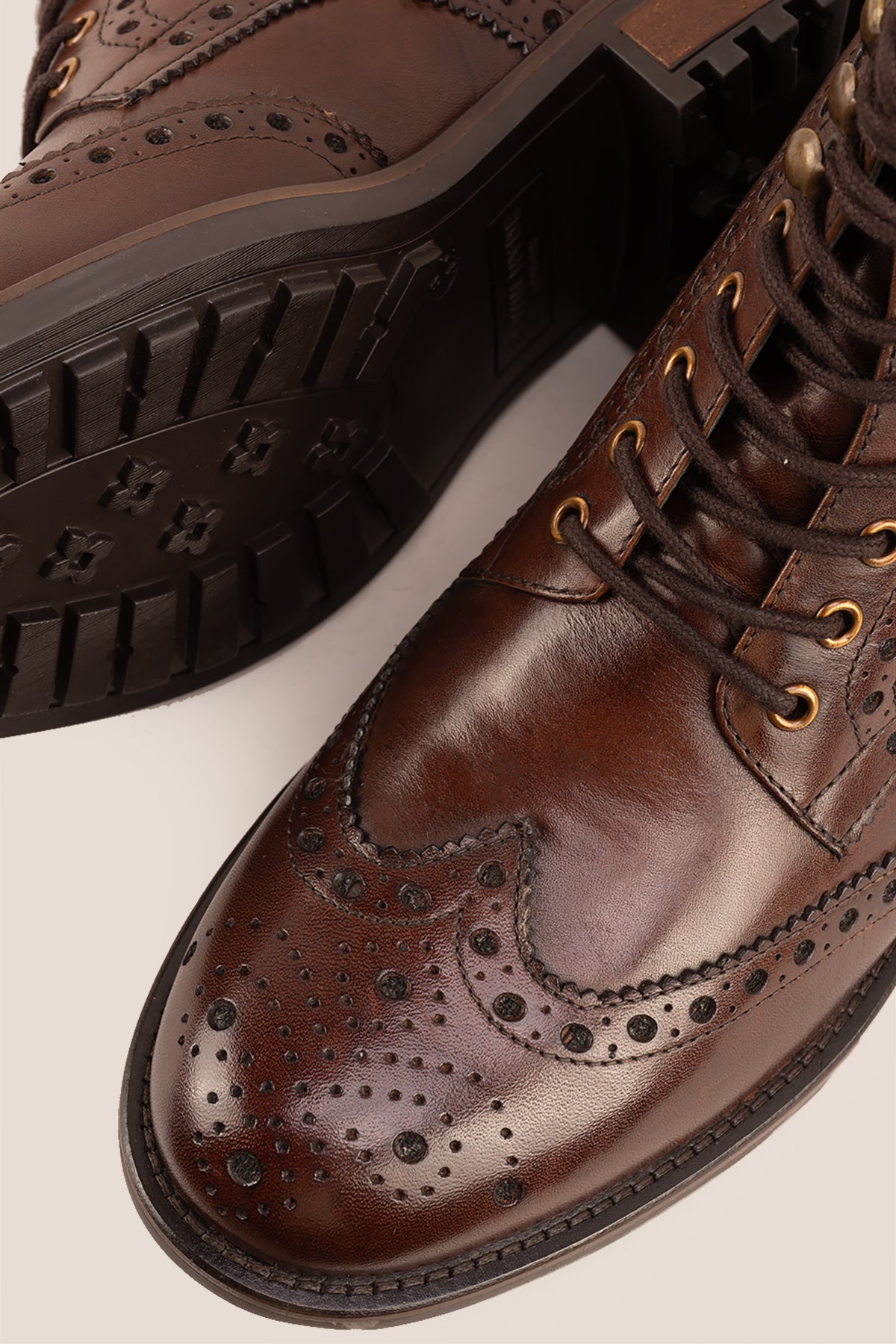 Gregory brown leather lace-up boots for men with wing cap brogue detailing, combining refined craftsmanship and a timeless silhouette