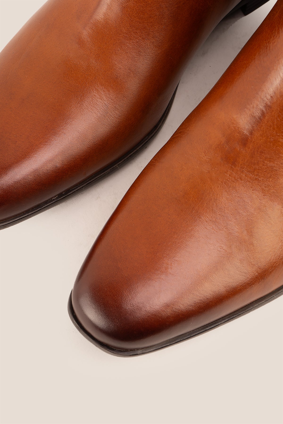 Darwin mens Leather Chelsea boots in Tan, ideal for weddings, casual and formal events. 