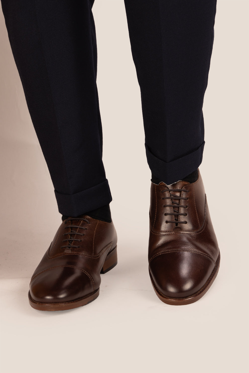 Wilson brown leather Oxford shoes for men with five-eyelet toecap design, showcasing timeless elegance and polished craftsmanship