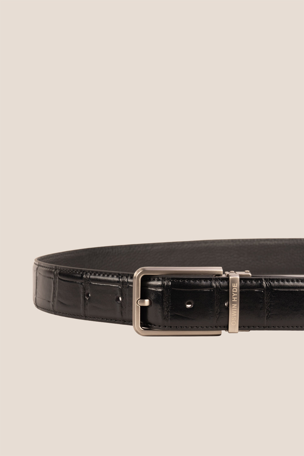 Reggie Black crocodile-embossed leather men’s belt with a classic pin buckle, offering a sleek and sophisticated finish to any outfit.