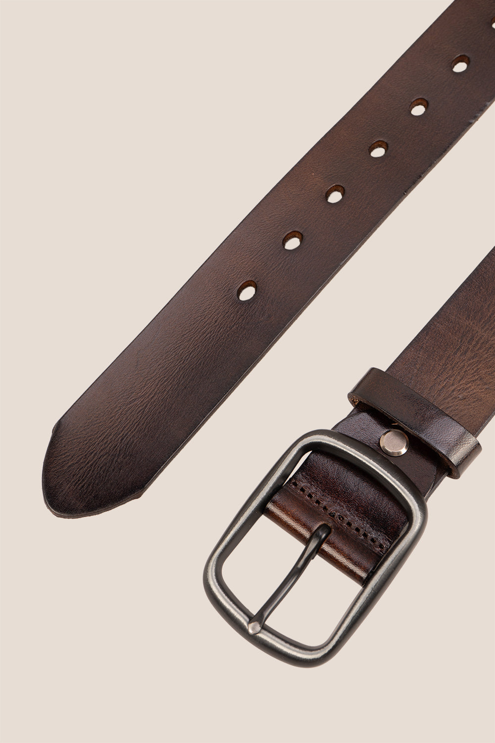Hunter Brown leather belt for men perfect for casual and formal occasions. Brown matching belt for a complete outfit.