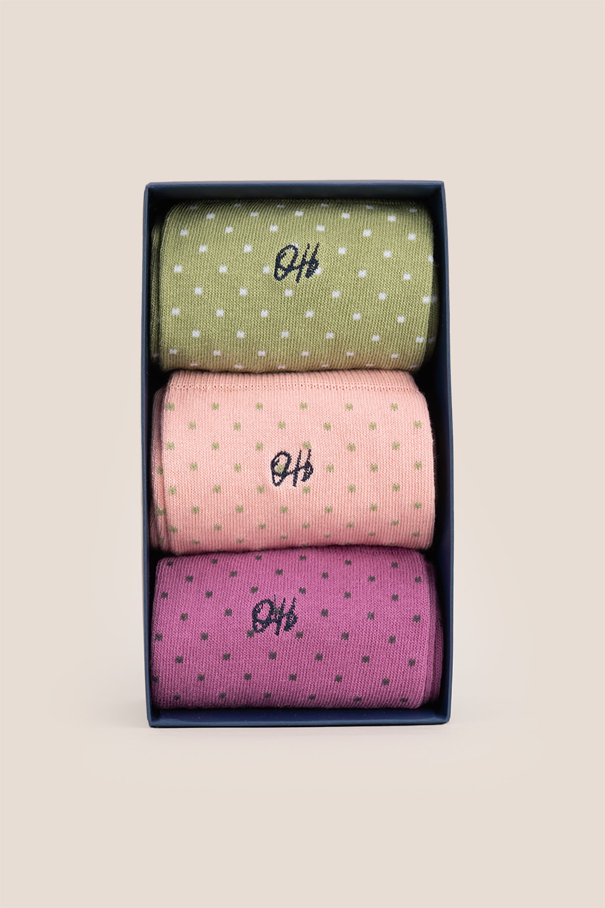  Oswin Hyde Polka Pastel men’s cotton socks in a three-pack. These luxury socks offer comfort, style, and a playful polka dot design for everyday wear.