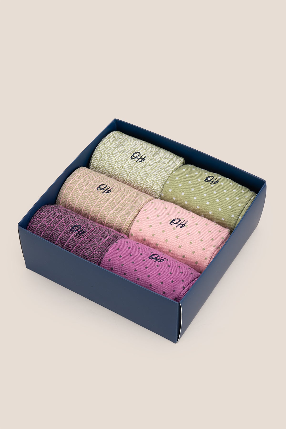 Oswin Hyde Pastel Heaven men’s cotton socks in a six-pack. These luxury socks offer comfort, style, and a soft pastel design for everyday wear.