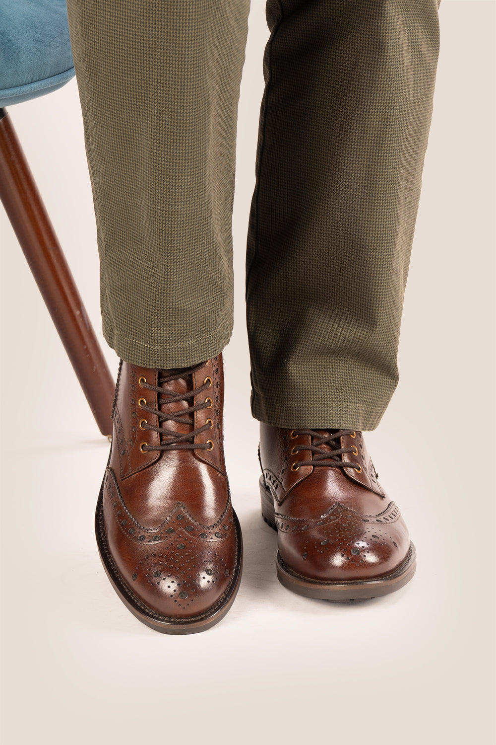 Gregory brown leather lace-up boots for men with wing cap brogue detailing, combining refined craftsmanship and a timeless silhouette