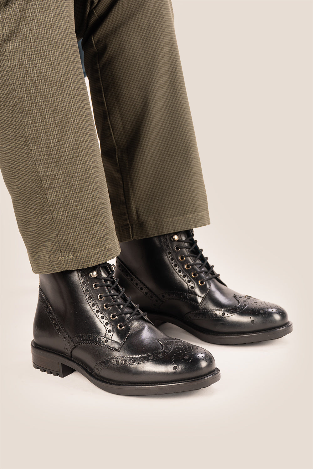 Gregory black leather lace-up boots for men featuring a classic wing cap brogue design with refined stitching and polished finish