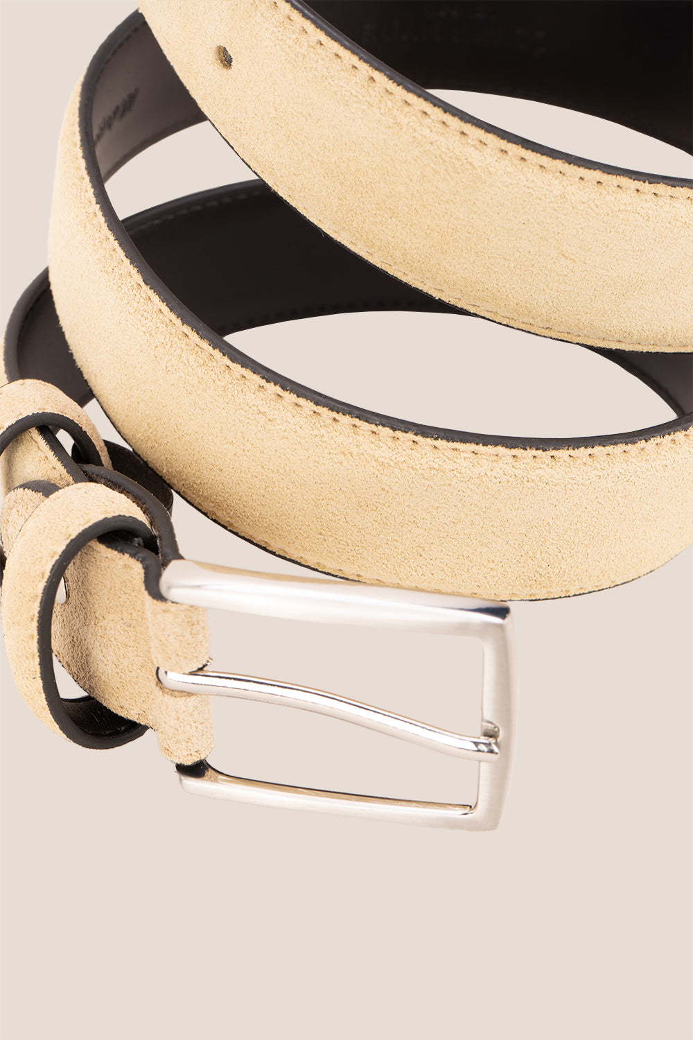 Kenneth Sand suede leather belt for men. Featuring a classic pin buckle, this belt combines style and durability with a soft suede finish.