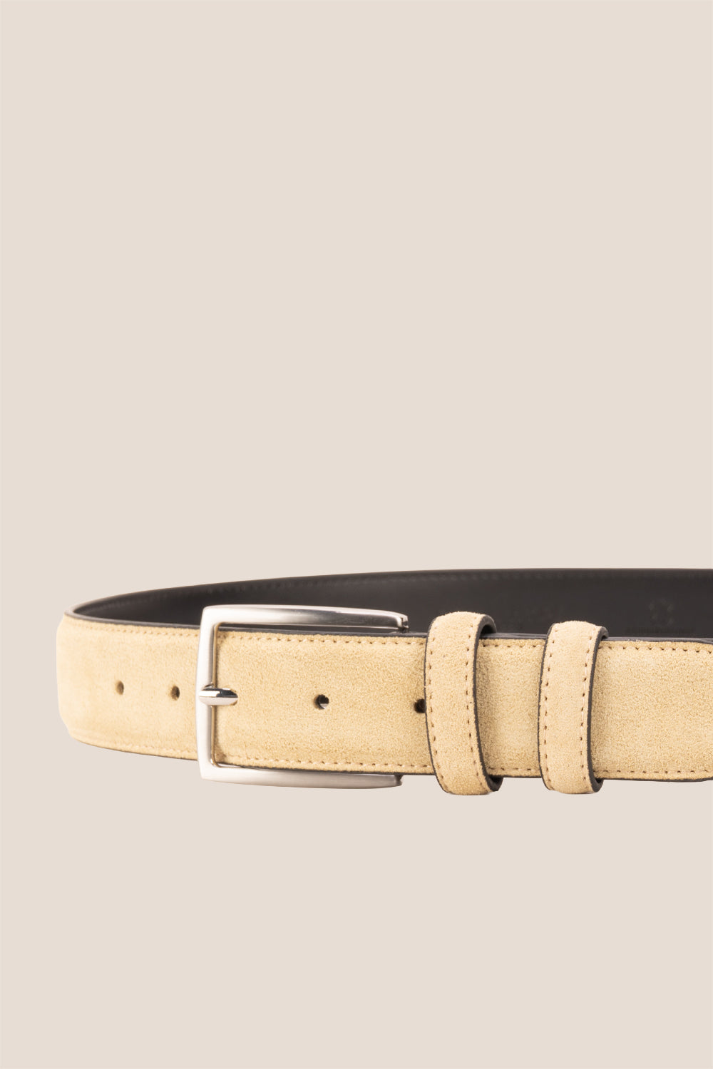 Kenneth Sand suede leather belt for men. Featuring a classic pin buckle, this belt combines style and durability with a soft suede finish.