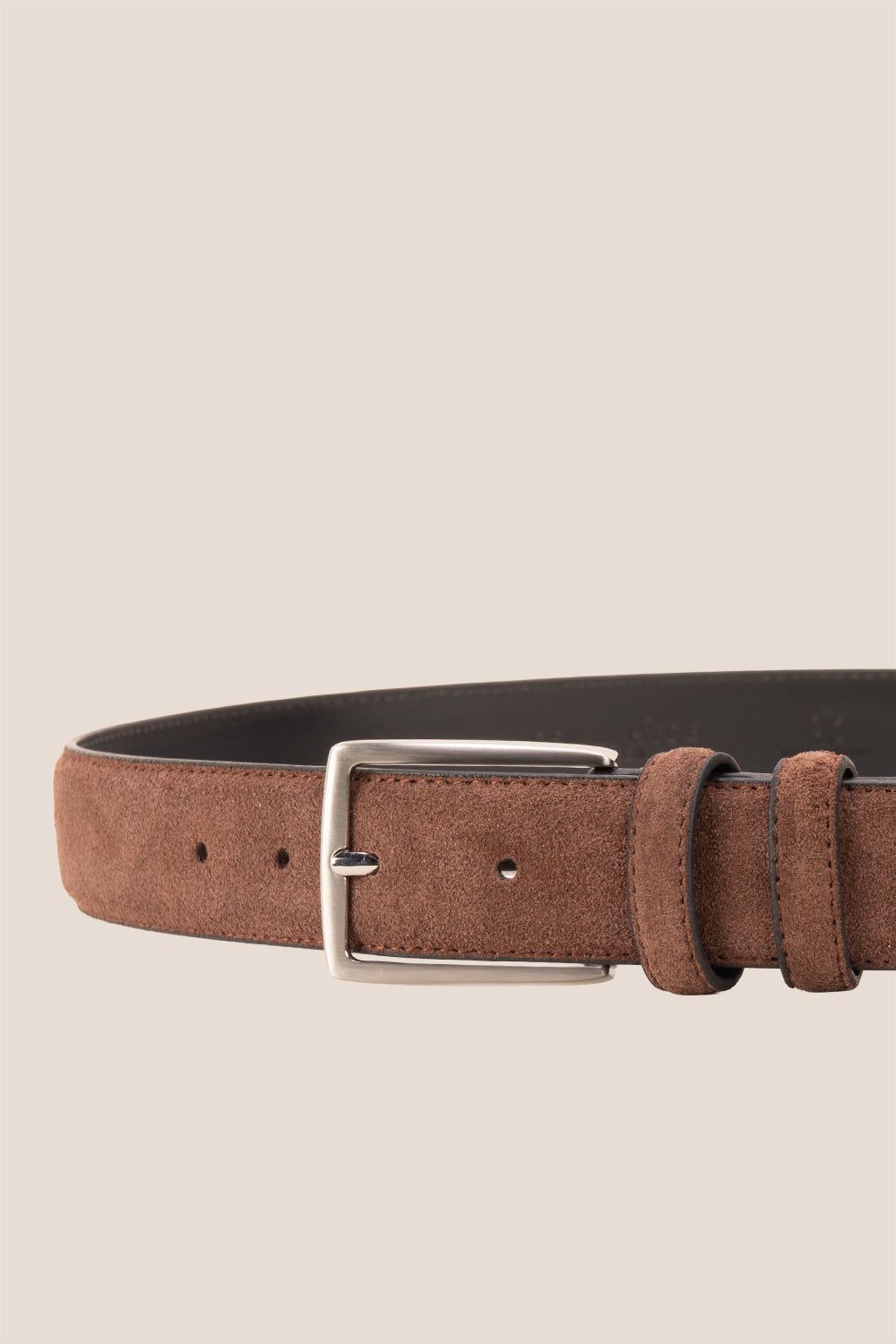 Kenneth Brown suede leather belt for men. Featuring a classic pin buckle, this belt combines style and durability with a soft suede finish.