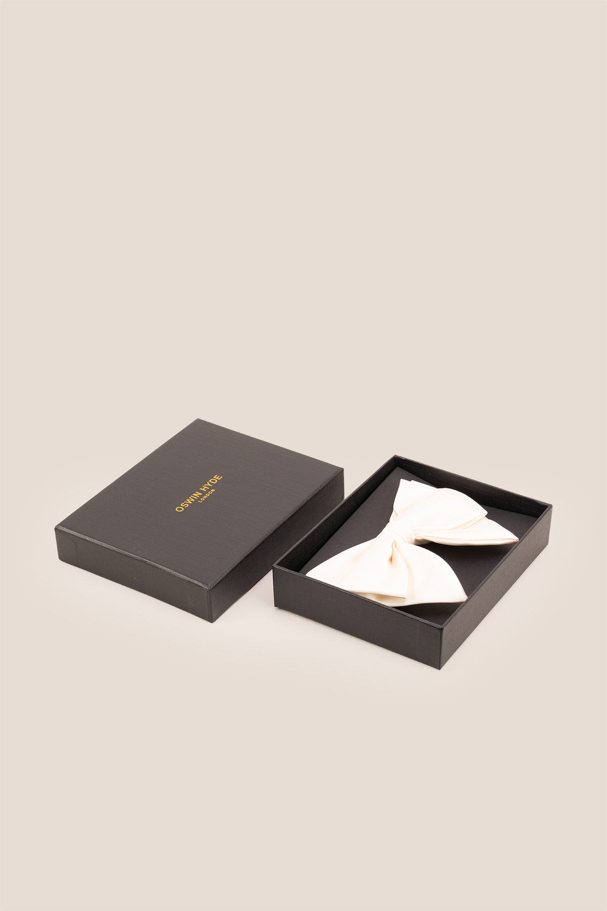 Oswin Hyde Cream Velvet Retro Bowtie, meticulously crafted from smooth velvet to offer a classic yet stylish look