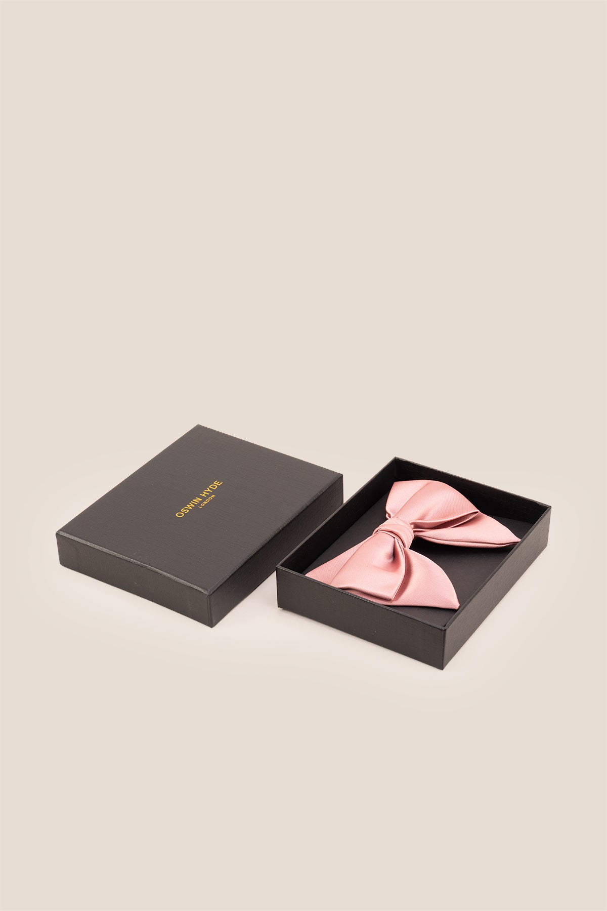 Dusky Pink Velvet Retro Bow Tie for men, crafted from soft velvet with a rich texture and vintage-inspired design, perfect for refined formal and elegant occasions.
