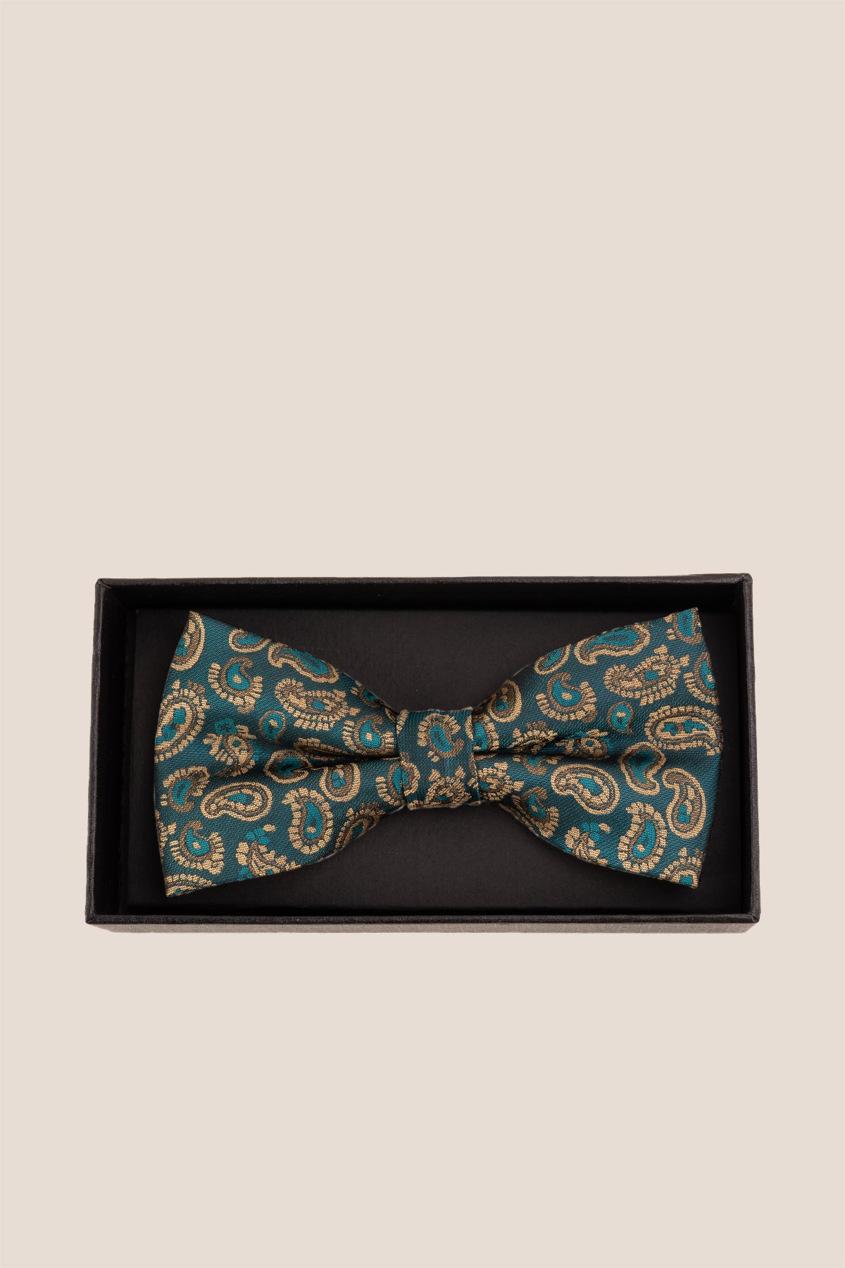 Paisley Pattern Green Bowtie for men, crafted with a beautiful paisley design. Rich green colour and intricate design.