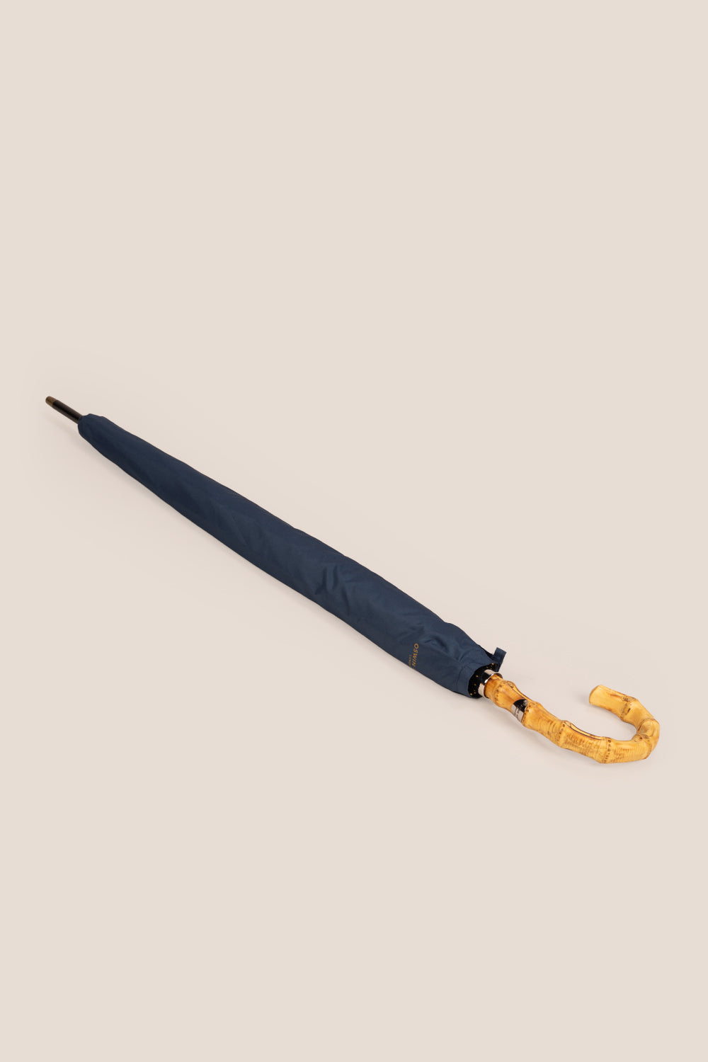 Jonathan Navy classic umbrella featuring a durable canopy and elegant bamboo wooden handle, ideal for everyday use or as a stylish golf umbrella.
