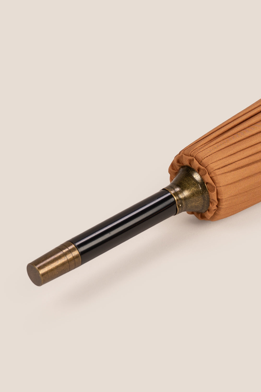 Joseph Sand men’s windproof umbrella with wooden J-handle, combining classic style and durable construction for elegant all-weather protection.