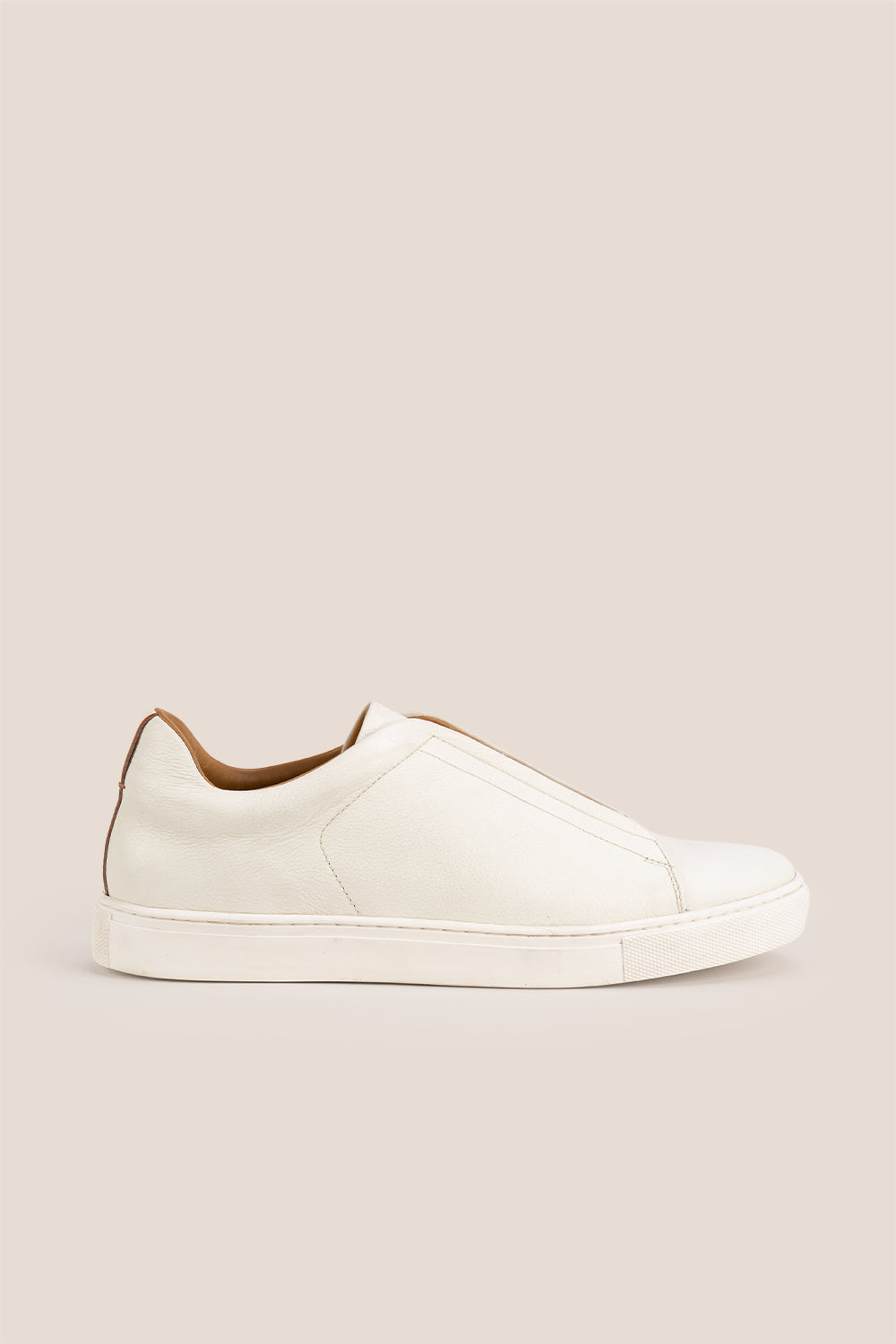 Smudge White sneaker is crafted from soft, milled leather, perfect for both casual and formal occasions. No need to tie laces, secure elasticated fit 