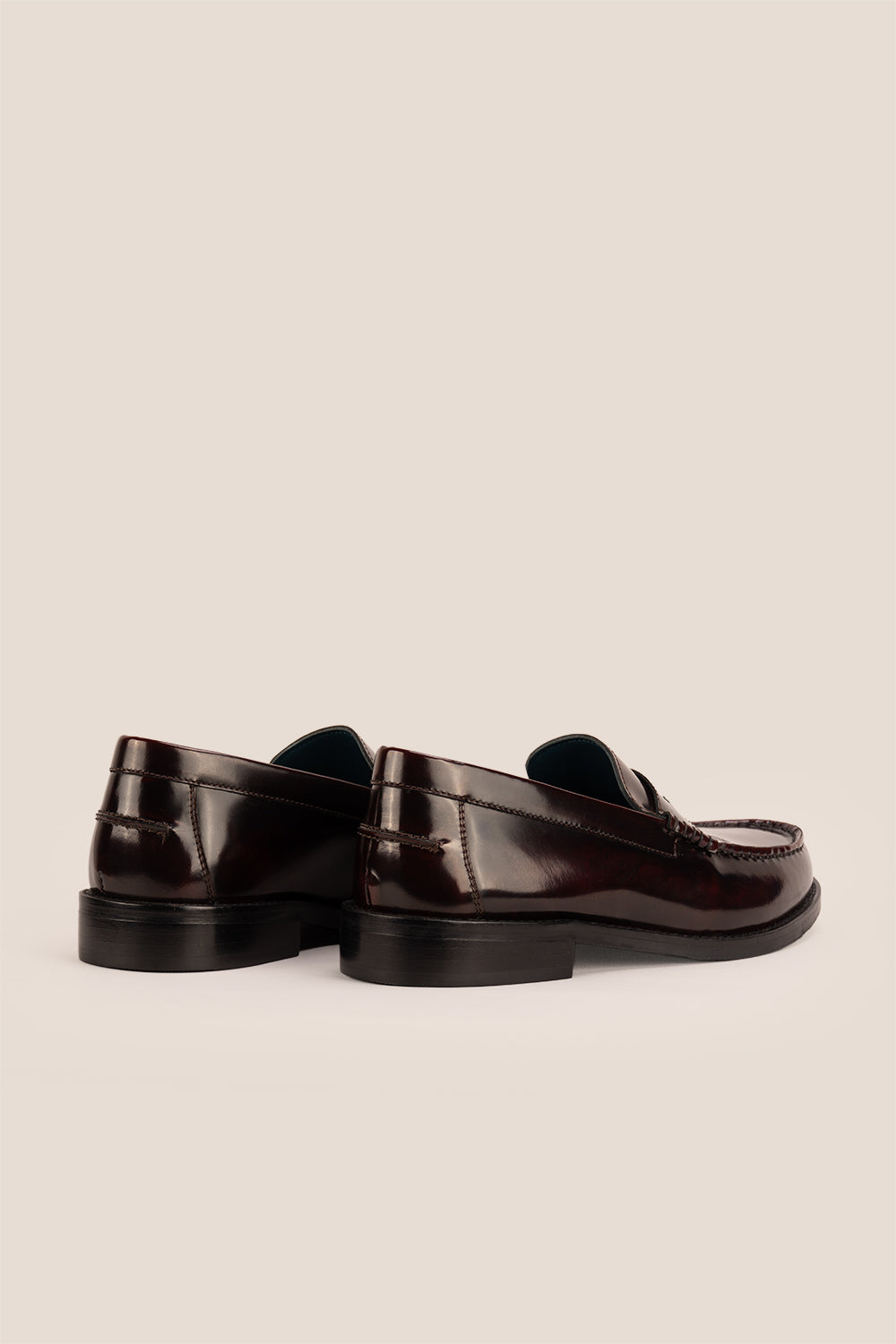Peter Bordo leather penny loafers for men. Classic and stylish, these loafers provide comfort, durability, and a refined look for any occasion.