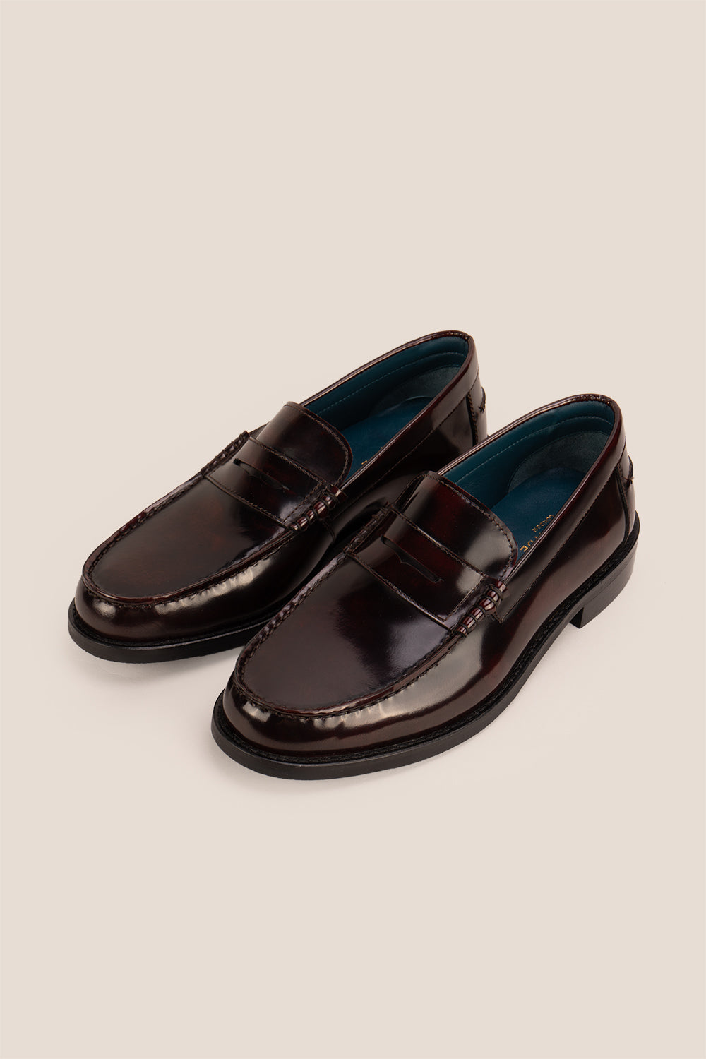 Peter Bordo leather penny loafers for men. Classic and stylish, these loafers provide comfort, durability, and a refined look for any occasion.
