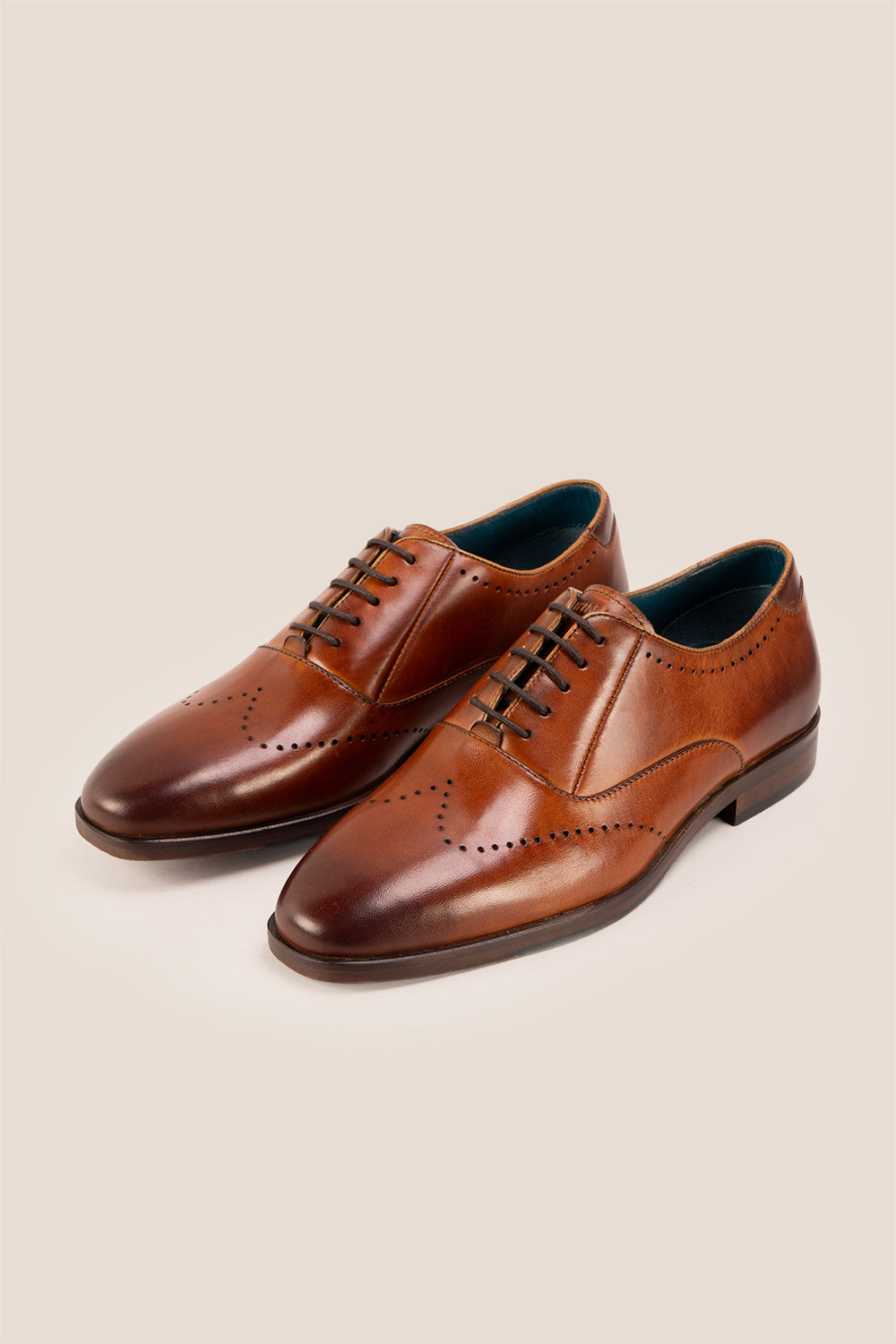 Dean Oxford shoe with five eyelets suitable for formal and casual occasions comfortable sole | Oswin Hyde