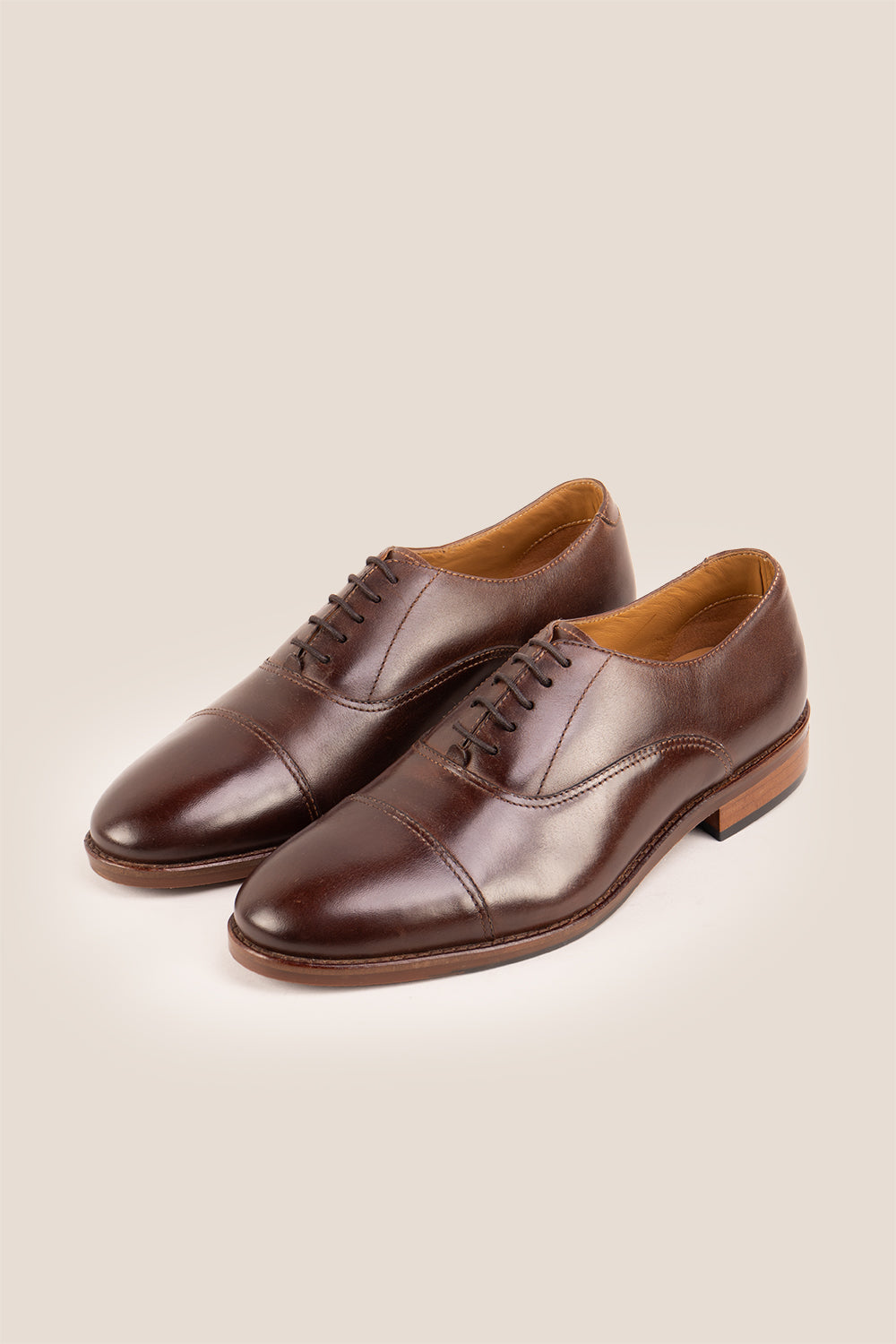 Wilson brown leather Oxford shoes for men with five-eyelet toecap design, showcasing timeless elegance and polished craftsmanship