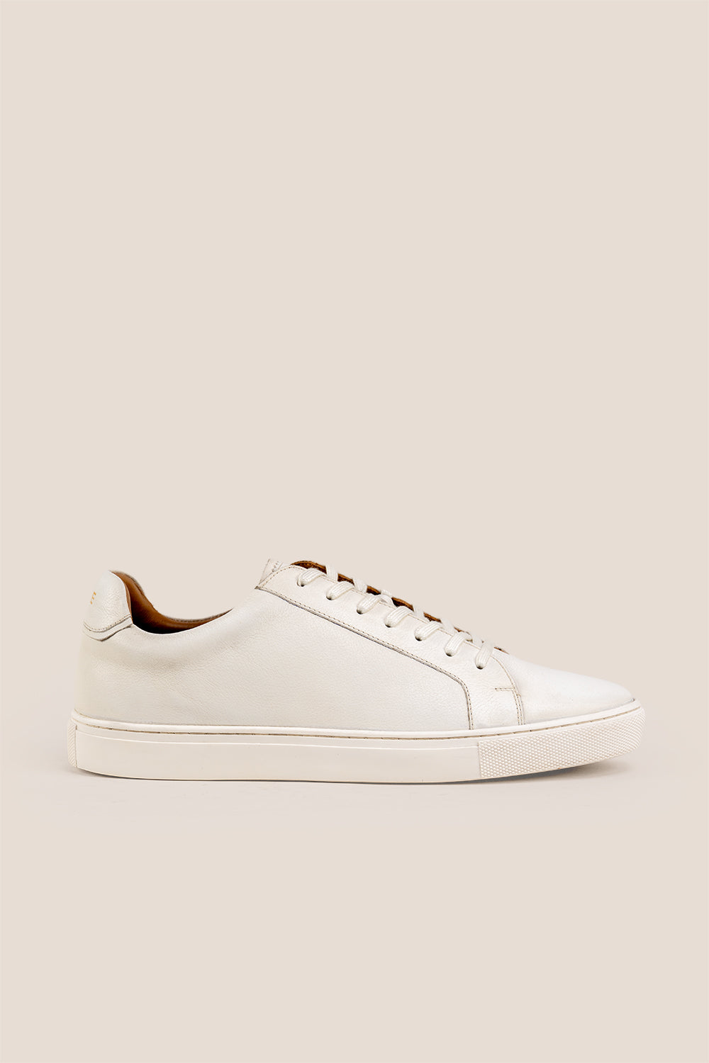 Oswin Hyde Harper White Grain with white milled leather exuding sophistication and style