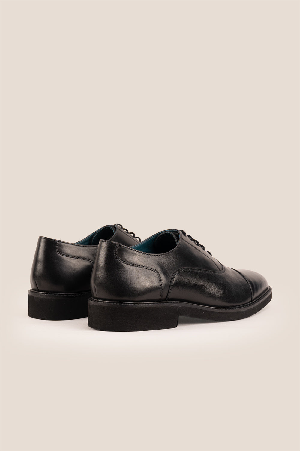 Flint Black Oxford lace-up men’s leather shoes with a sleek silhouette and polished finish, ideal for formal and professional wear.