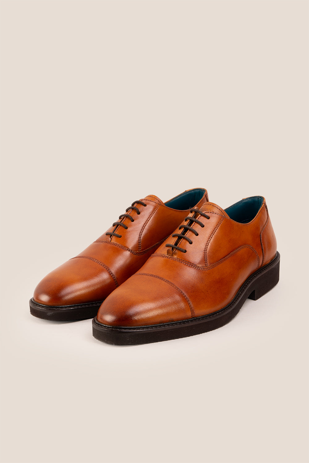 Oswin Hyde Flint Tan, classic tan leather Oxford shoes with lace-up design, premium craftsmanship, breathable lining, and durable sole