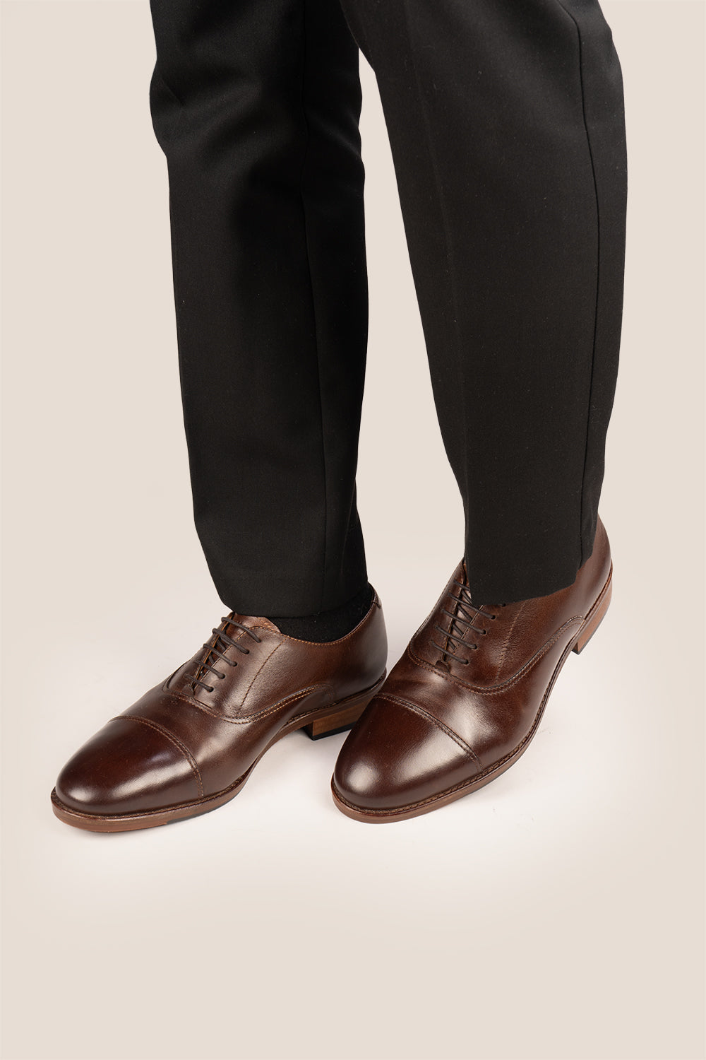 Wilson brown leather Oxford shoes for men with five-eyelet toecap design, showcasing timeless elegance and polished craftsmanship