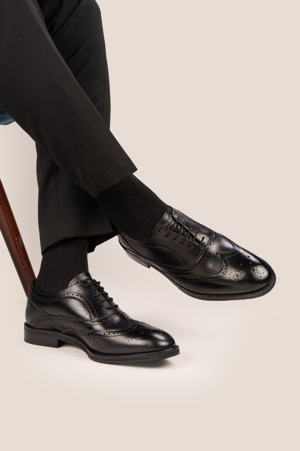 Oswin Hyde Stokes Black, an elegant and exclusive wing cap oxford leather shoe for men, crafted from premium leather