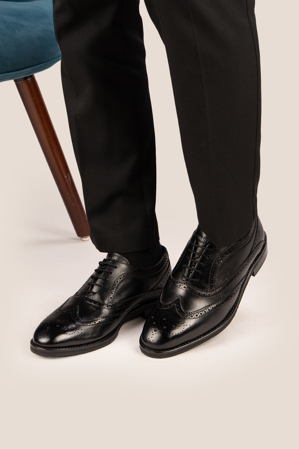 Oswin Hyde Stokes Black, an elegant and exclusive wing cap oxford leather shoe for men, crafted from premium leather