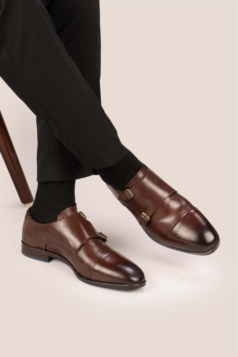 Hadley brown monk strap leather men’s shoes with single buckle design, crafted in high-quality leather and finished with a sleek leather sole.