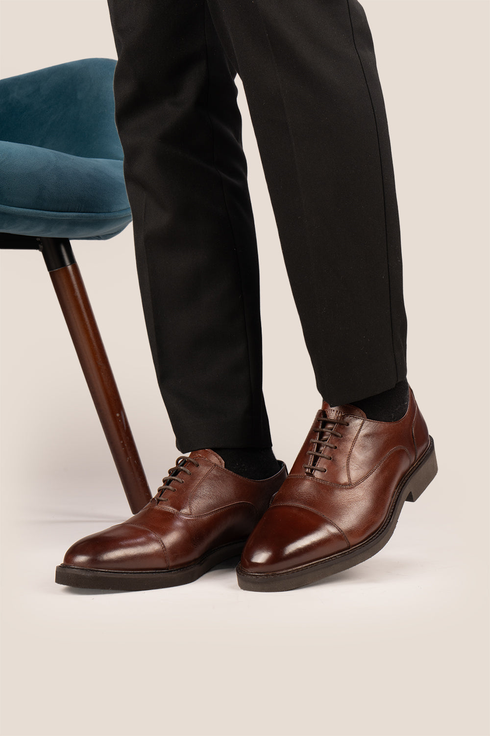 Oswin Hyde Flint Brown, classic brown leather Oxford shoes with lace-up design, premium craftsmanship, breathable lining, and durable sole