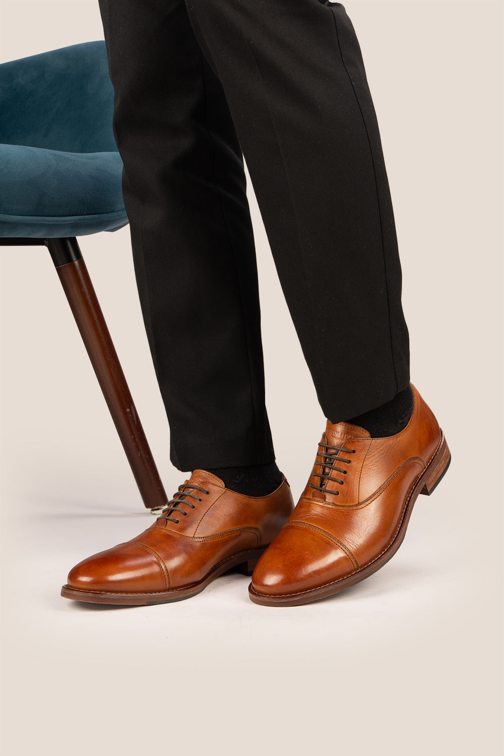 Wilson tan leather Oxford shoes for men with five-eyelet toecap design, showcasing timeless elegance and polished craftsmanship