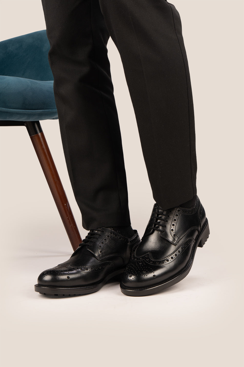 George Black leather shoes for men. Featuring a five-eyelet wing cap brogue design, these shoes offer timeless style and comfort